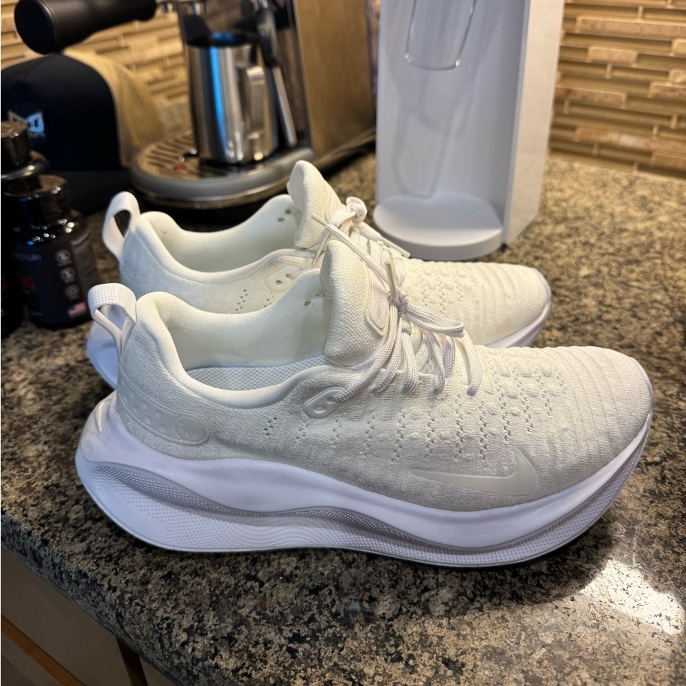Women’s size 8 Nike Infiniti Run 4 ALL White